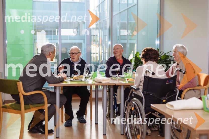  Aleksander Saša Arsenovič, župan, Mestna občina Maribor;  ... ;  ... ;  ... Županov obisk MO Maribor intervencijskih služb, porodnišnice in Doma pod Gorco