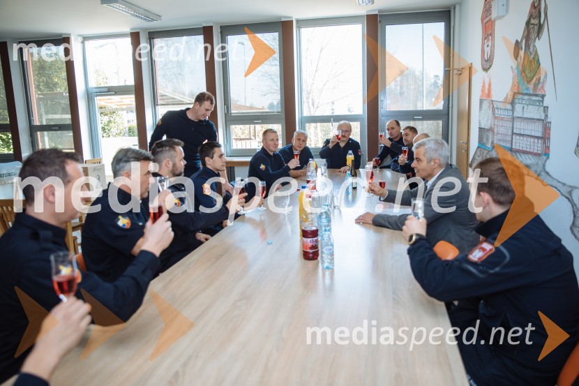  ... ;  ... ;  ... ;  ... ;  ... ;  ... ;  Aleksander Saša Arsenovič, župan, Mestna občina Maribor;  ... Županov obisk MO Maribor intervencijskih služb, porodnišnice in Doma pod Gorco