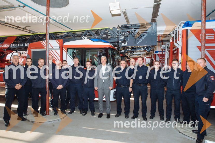  ... ;  ... ;  ... ;  ... ;  ... ;  ... ;  Aleksander Saša Arsenovič, župan, Mestna občina Maribor;  ... ;  ... ;  ... ;  ... ;  ... ;  ... Županov obisk MO Maribor intervencijskih služb, porodnišnice in Doma pod Gorco