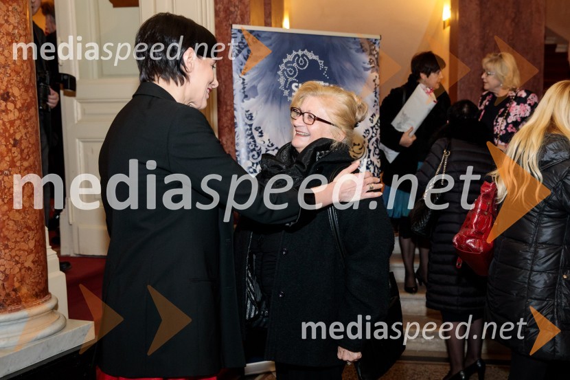  Melita Berzelak, odgovorna urednica revij Zarja in Pomagaj si sam;  ... Slovenka leta 2019 je Ninna Kozorog