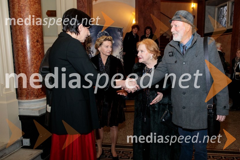  Melita Berzelak, odgovorna urednica revij Zarja in Pomagaj si sam;  Bernarda Lasan;  Jerca Mrzel, igralka;  ... Slovenka leta 2019 je Ninna Kozorog