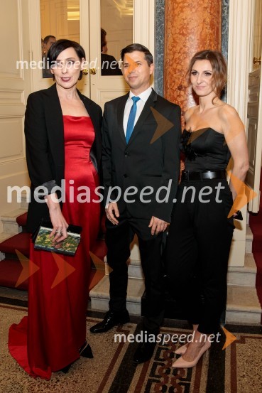  Melita Berzelak, odgovorna urednica revij Zarja in Pomagaj si sam;  Igor Klun, namestnik direktorja Media24;  ... Slovenka leta 2019 je Ninna Kozorog