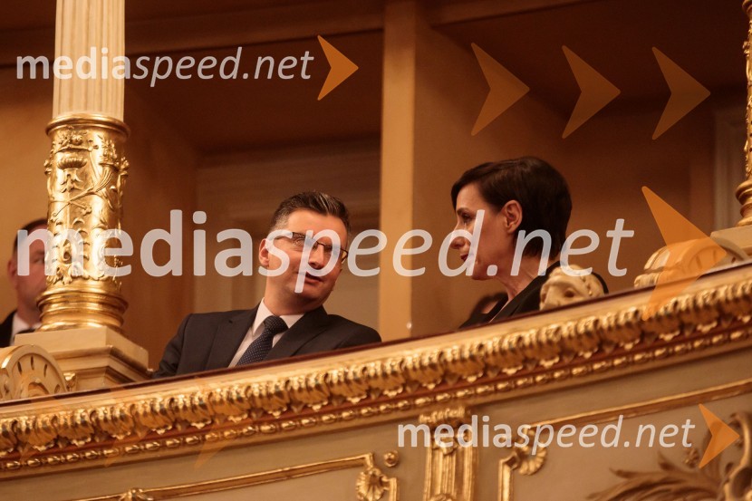  Marjan  Šarec, predsednik Vlade Republike Slovenije;  Melita Berzelak, odgovorna urednica revij Zarja in Pomagaj si samSlovenka leta 2019 je Ninna Kozorog