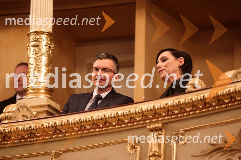  Marjan  Šarec, predsednik Vlade Republike Slovenije;  Melita Berzelak, odgovorna urednica revij Zarja in Pomagaj si samSlovenka leta 2019 je Ninna Kozorog