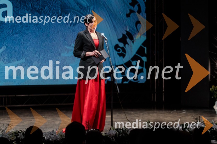  Melita Berzelak, odgovorna urednica revij Zarja in Pomagaj si samSlovenka leta 2019 je Ninna Kozorog