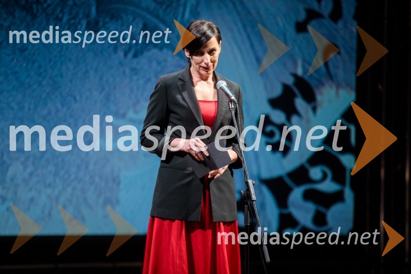  Melita Berzelak, odgovorna urednica revij Zarja in Pomagaj si samSlovenka leta 2019 je Ninna Kozorog