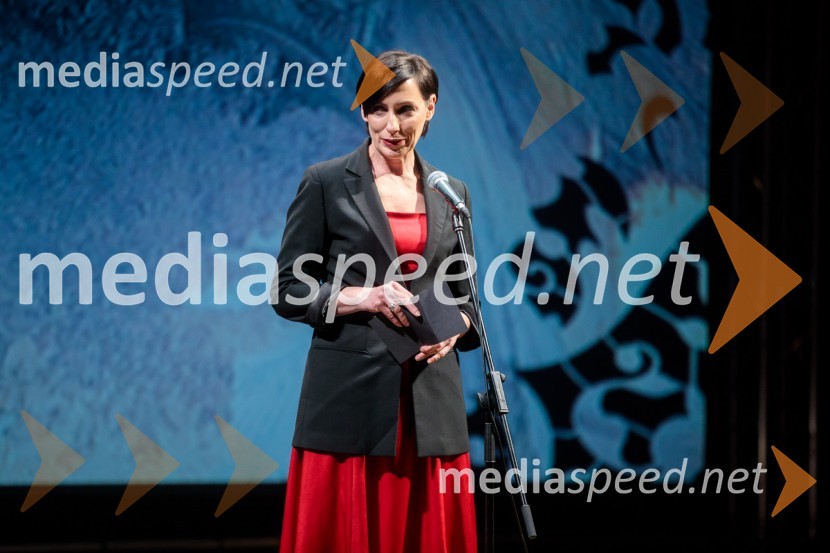  Melita Berzelak, odgovorna urednica revij Zarja in Pomagaj si samSlovenka leta 2019 je Ninna Kozorog