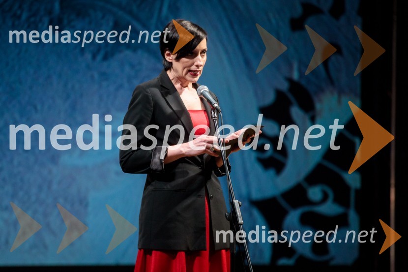  Melita Berzelak, odgovorna urednica revij Zarja in Pomagaj si samSlovenka leta 2019 je Ninna Kozorog