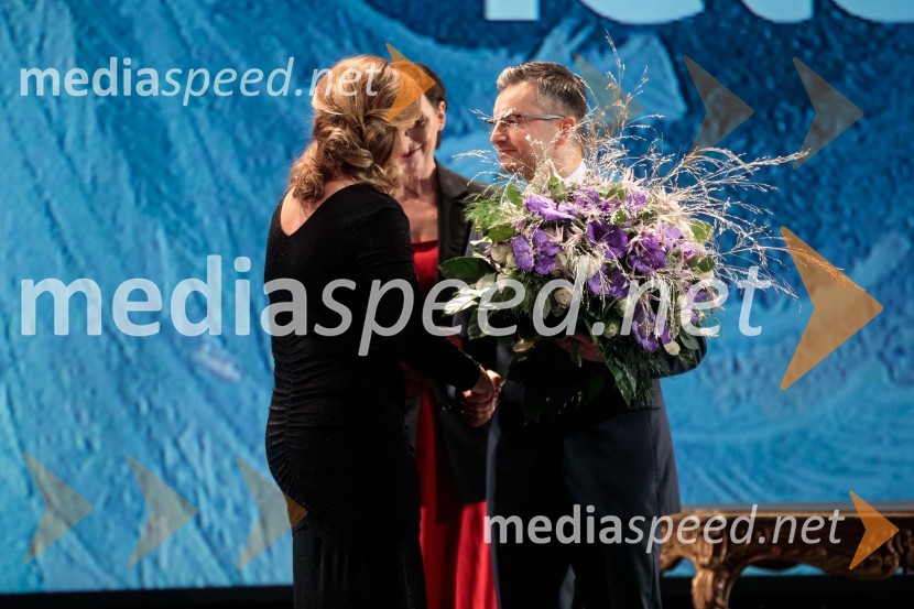 dr. Ninna Kozorog, zdravnica, predsednica društva Humanitarček;  Marjan  Šarec, predsednik Vlade Republike SlovenijeSlovenka leta 2019 je Ninna Kozorog