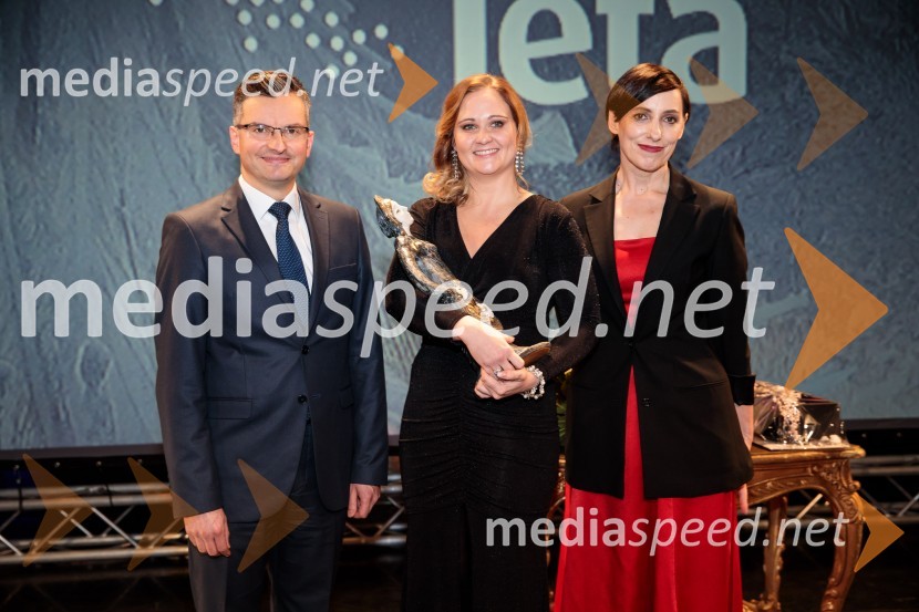  Marjan  Šarec, predsednik Vlade Republike Slovenije; dr. Ninna Kozorog, zdravnica, predsednica društva Humanitarček;  Melita Berzelak, odgovorna urednica revij Zarja in Pomagaj si samSlovenka leta 2019 je Ninna Kozorog