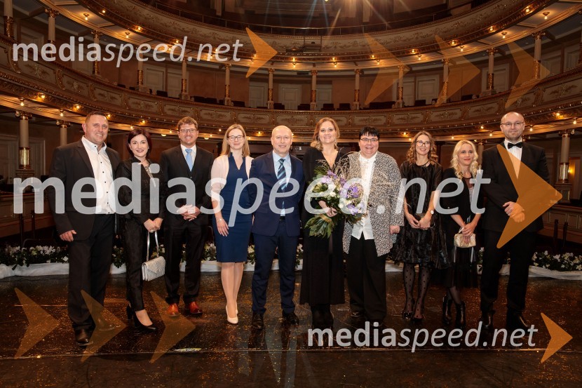  ... ;  ... ;  ... ;  ... ;  ... ; dr. Ninna Kozorog, zdravnica, predsednica društva Humanitarček;  ... ;  ... ;  ... ;  ... Slovenka leta 2019 je Ninna Kozorog