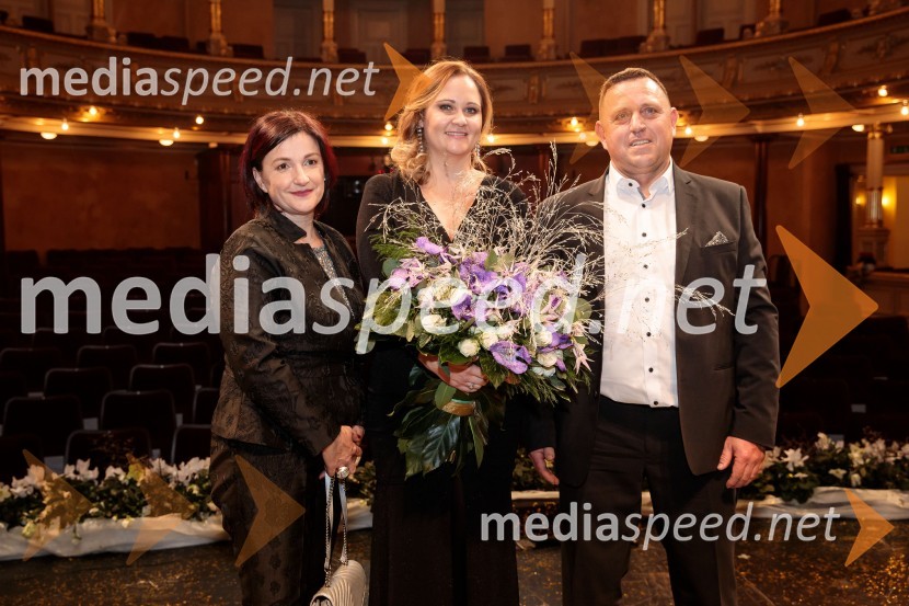  ... ; dr. Ninna Kozorog, zdravnica, predsednica društva Humanitarček;  ... Slovenka leta 2019 je Ninna Kozorog