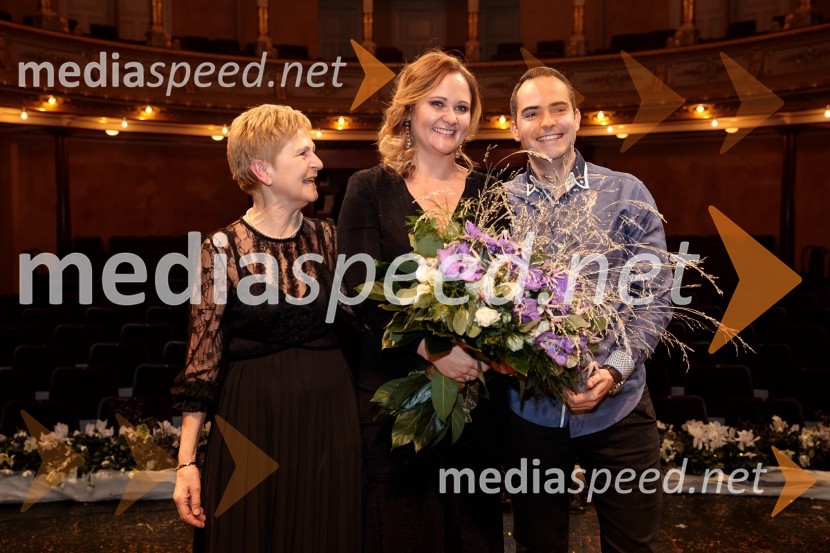  ... ; dr. Ninna Kozorog, zdravnica, predsednica društva Humanitarček;  ... Slovenka leta 2019 je Ninna Kozorog