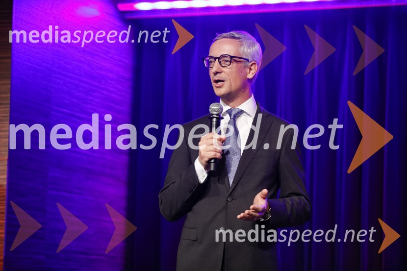 dr. Jernej Pikalo, minister za izobraževanje, znanost in šport  RSInženirka leta 2019 je Aida Kamišalić Latifić