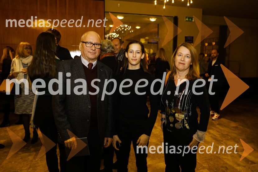  Janez Pipan, režiser;  ... ;  Petra Škofic, vodja odnosov z javnostmi, Lutkovno gledališče LjubljanaZa narodov blagor, premiera satirične komedije