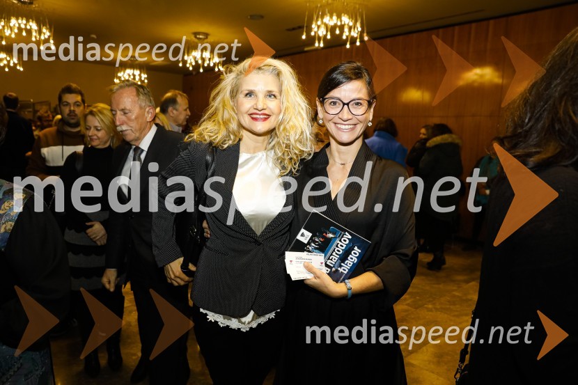  ... ;  Simona  Belle, služba za stike z javnostmi MGLZa narodov blagor, premiera satirične komedije