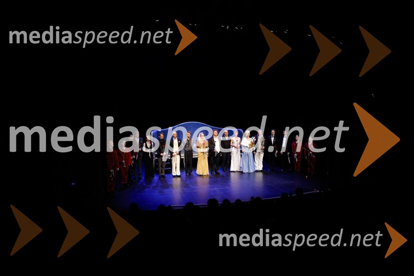 Za narodov blagor, premiera satirične komedije