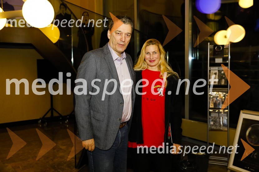  Matija Šenk, član uprave Adriatic Slovenica;  Katarina ŠenkZa narodov blagor, premiera satirične komedije