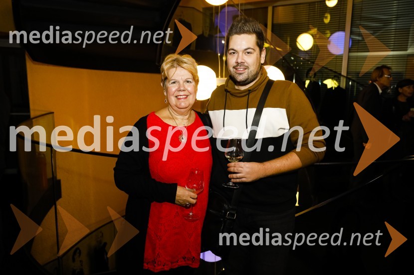  Irena  Butoln, germanistka;  Nejc Simšič, novinarZa narodov blagor, premiera satirične komedije