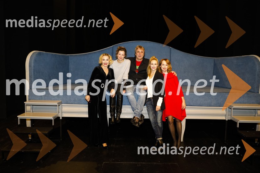  Tanja Ribič, igralka;  Ajda Smrekar, igralka;  Matjaž Zupančič, režiser;  Iva Krajnc Bagola, igralka;  Bernarda Oman, igralkaZa narodov blagor, premiera satirične komedije