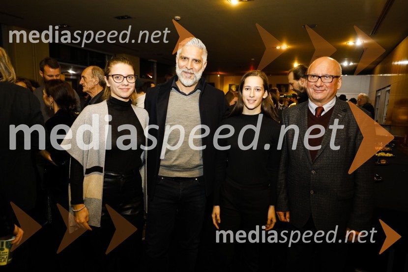  ... ;  Sebastian Cavazza, dramski in filmski igralec;  ... ;  ... Za narodov blagor, premiera satirične komedije