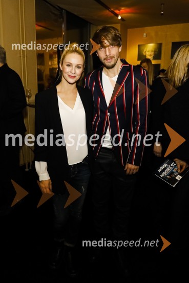  Iva Krajnc Bagola, igralka;  Aljoša  Bagola, izvršni kreativni direktor Pristop CreativeZa narodov blagor, premiera satirične komedije