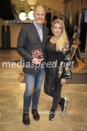  Staš Škrabec, Riko d.o.o.;  Maša Kljun, novinarkaKaraoke, premiera glasbene drame