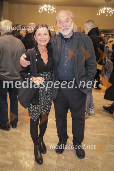  Darja Hlavka Godina, glasbena oblikovalka;  Karpo Godina, režiserKaraoke, premiera glasbene drame