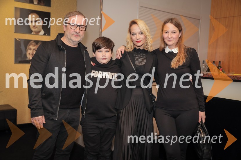  Bojan Emeršič, igralec;  ... ;  Viktorija Bencik Emeršič, igralka;  ... Karaoke, premiera glasbene drame