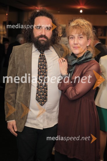  Jure Novak, režiser;  Barbara Hieng Samobor, direktorica in umetniška vodja MGLKaraoke, premiera glasbene drame