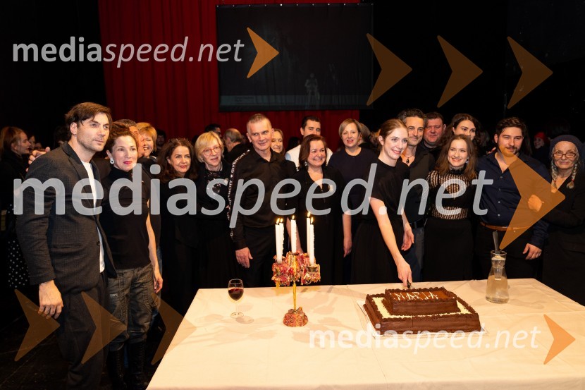  Gorazd  Logar, igralec;  Sabina  Kogovšek, igralka;  ... ;  ... ;  ... ;  ... ;  ... ;  Eva Jesenovec, igralka;  Eva Stražar, igralka;  Matic  Valič, igralec;  ... Maria, premiera drame