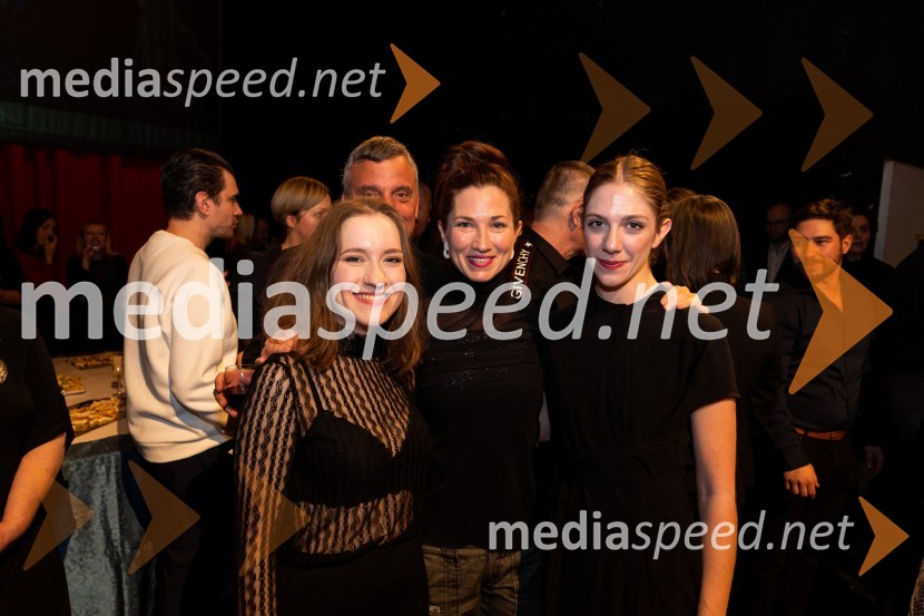  Eva Stražar, igralka;  Sabina  Kogovšek, igralka;  Eva Jesenovec, igralkaMaria, premiera drame