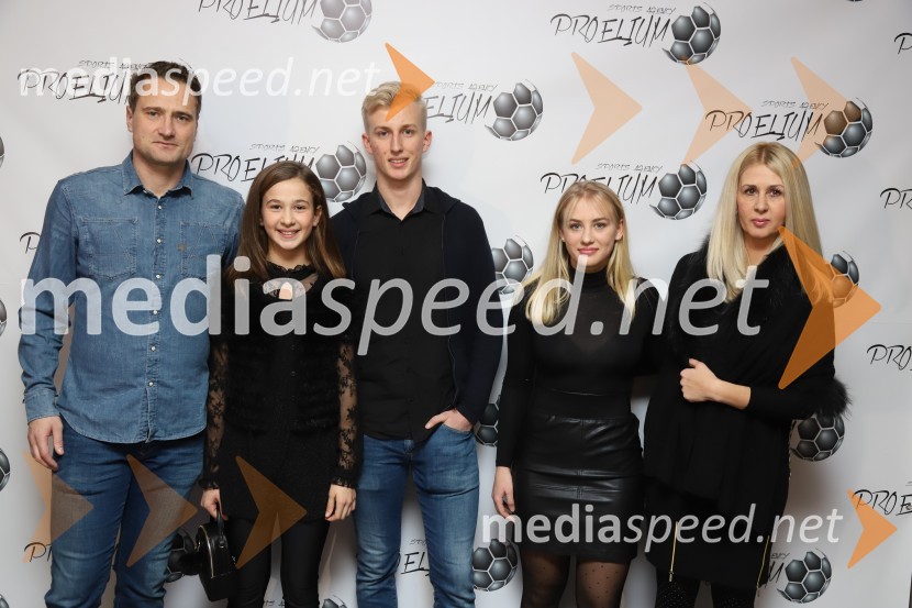  Peter Plošnik,  nekdanji nogometaš NK MB;  Ela Plošnik,  teniška igralka, zmagovalka projekta 