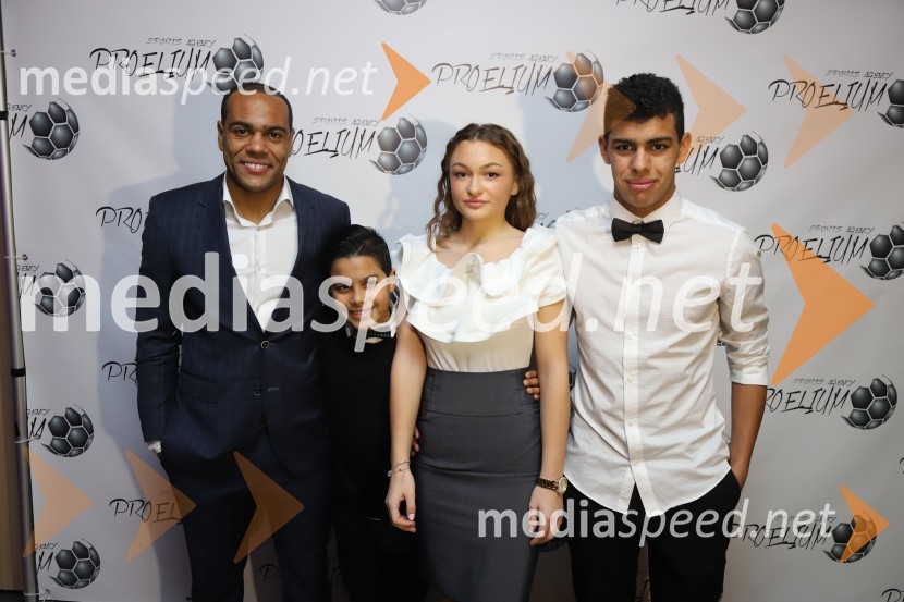  Marcos  Tavares, nogometaš, NK Maribor;  Joshua  Tavares;  Pia  Ruedl;   Marcos  Tavares JR, nogometašGala Proelium 2019, razglasitev najboljših športnikov in druženje