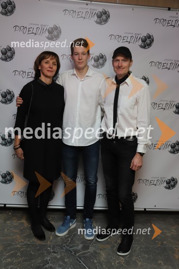  Mojca Možič;  Rok  Možič, slovenski odbojkarski reprezentant ;  Peter Možič, nekdanji odbojkar, odbojkarski trenerGala Proelium 2019, razglasitev najboljših športnikov in druženje