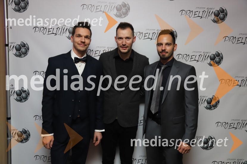  Jan Ternjak, direktor Športne agencije Proelium;  Boštjan  Knehtl , DJ Lexy Dee;  Robert Stojković,  profesionalni košarkarski trenerGala Proelium 2019, razglasitev najboljših športnikov in druženje