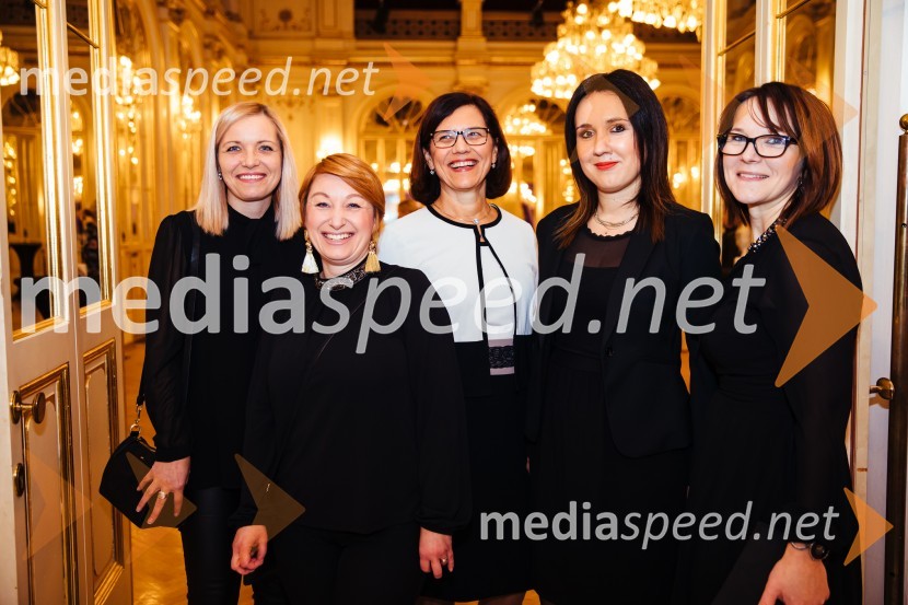 Premium stranke Nove KBM tokrat na ogledu predstave Netopir