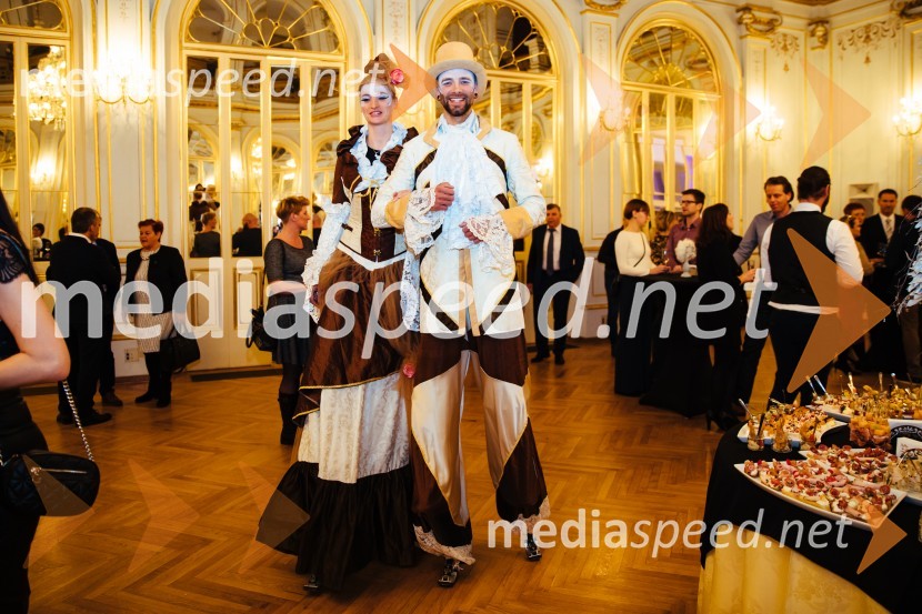 Premium stranke Nove KBM tokrat na ogledu predstave Netopir