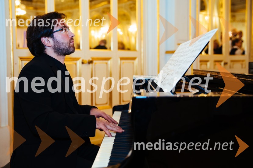 Premium stranke Nove KBM tokrat na ogledu predstave Netopir