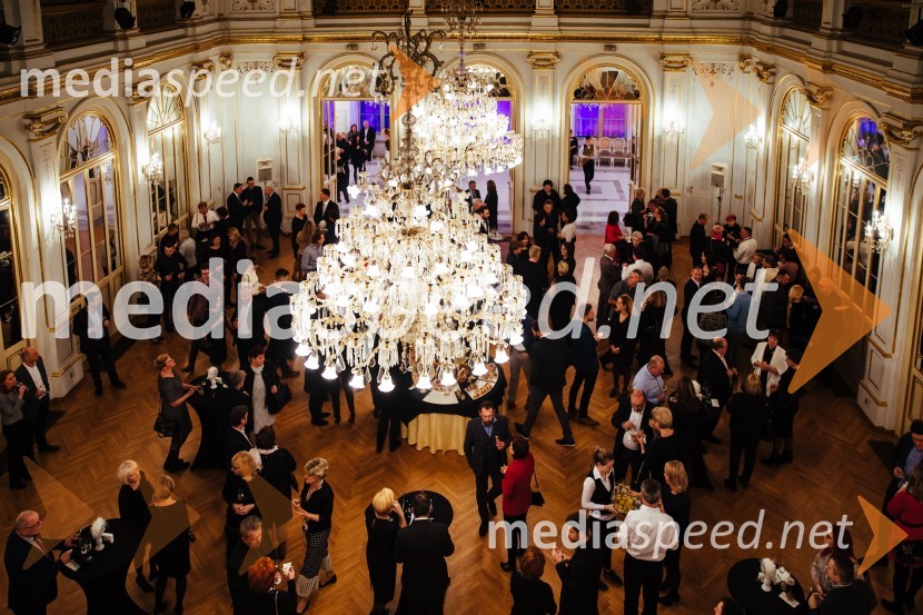 Premium stranke Nove KBM tokrat na ogledu predstave Netopir