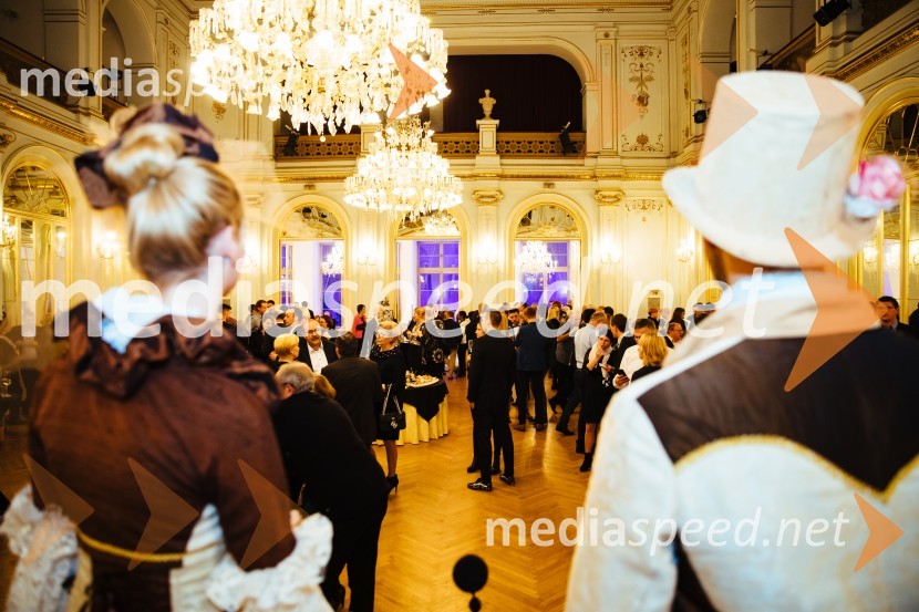 Premium stranke Nove KBM tokrat na ogledu predstave Netopir