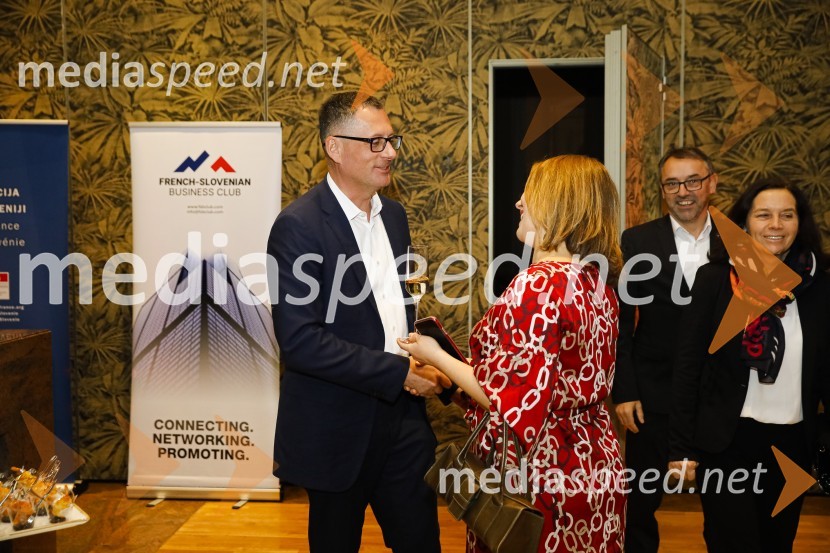  Tomaž Žnidarič, predsednik uprave Ljubljanskih mlekarn ;  Špela  Šikovec, Francosko slovenski poslovni klubGalette des rois novoletno srečanje Francosko slovenskega poslovnega kluba in Francoskega veleposlaništva v Sloveniji