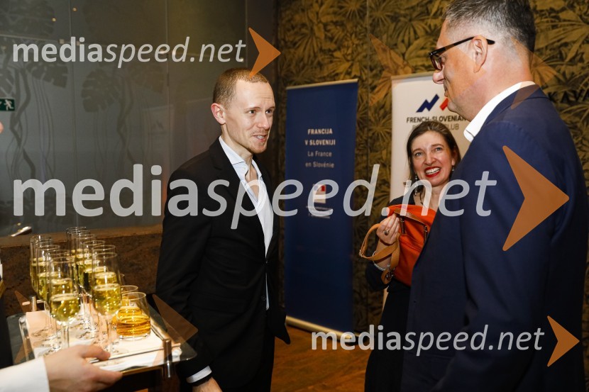  Charles  Nonne;   Isabelle  Desvignes, Direktorica Francoskega inštituta v Sloveniji;  Tomaž Žnidarič, predsednik uprave Ljubljanskih mlekarn Galette des rois novoletno srečanje Francosko slovenskega poslovnega kluba in Francoskega veleposlaništva v Sloveniji