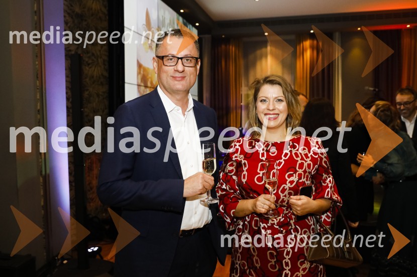  Tomaž Žnidarič, predsednik uprave Ljubljanskih mlekarn ;  Špela  Šikovec, Francosko slovenski poslovni klubGalette des rois novoletno srečanje Francosko slovenskega poslovnega kluba in Francoskega veleposlaništva v Sloveniji