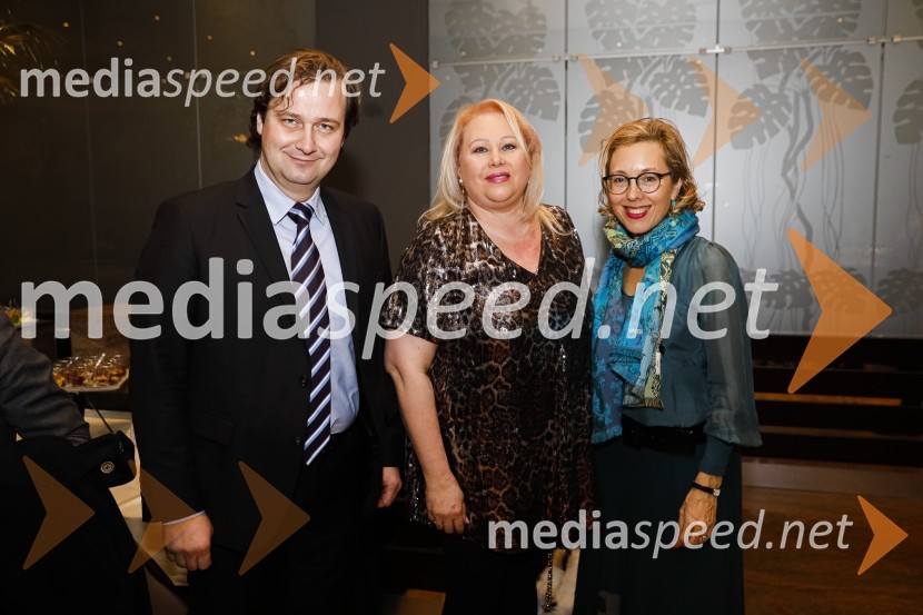  Matej  Balazic;  Tinni  Marinšek ;  Florence  Ferrari, francoska veleposlanica v SlovenijiGalette des rois novoletno srečanje Francosko slovenskega poslovnega kluba in Francoskega veleposlaništva v Sloveniji