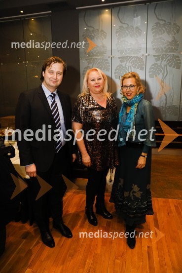  Matej  Balazic;  Tinni  Marinšek ;  Florence  Ferrari, francoska veleposlanica v SlovenijiGalette des rois novoletno srečanje Francosko slovenskega poslovnega kluba in Francoskega veleposlaništva v Sloveniji