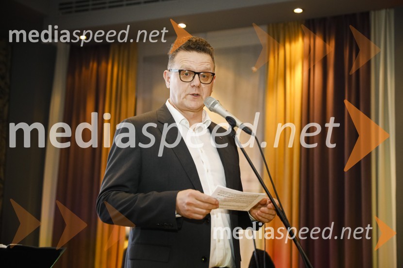  Leon Lozar, direktor AquasystemsGalette des rois novoletno srečanje Francosko slovenskega poslovnega kluba in Francoskega veleposlaništva v Sloveniji