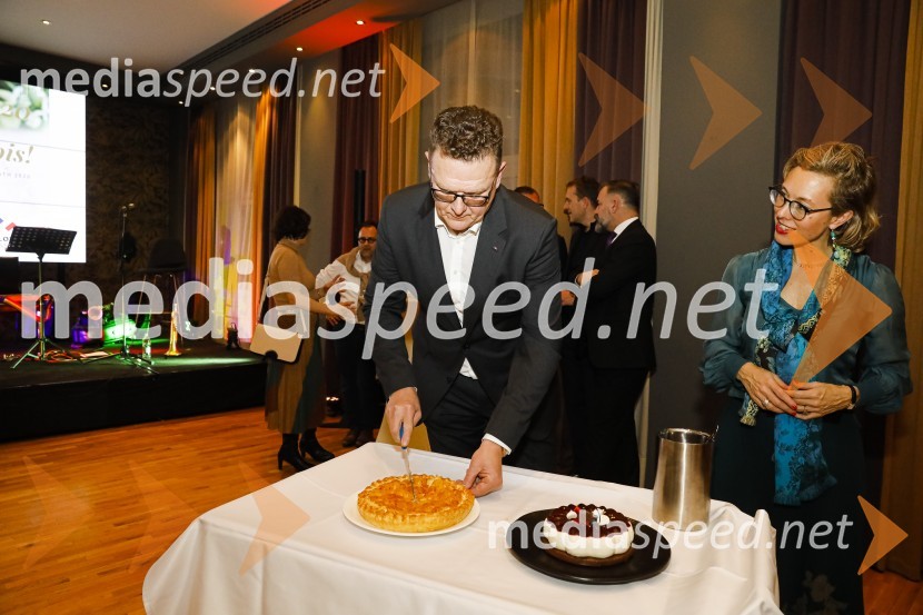  Leon Lozar, direktor Aquasystems;  Florence  Ferrari, francoska veleposlanica v SlovenijiGalette des rois novoletno srečanje Francosko slovenskega poslovnega kluba in Francoskega veleposlaništva v Sloveniji