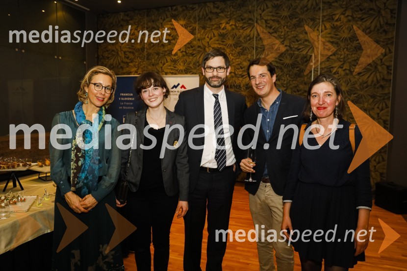  Florence  Ferrari, francoska veleposlanica v Sloveniji;  Capucine  Gremeret;  Vincent  Gremeret;  ... ;   Isabelle  Desvignes, Direktorica Francoskega inštituta v SlovenijiGalette des rois novoletno srečanje Francosko slovenskega poslovnega kluba in Francoskega veleposlaništva v Sloveniji