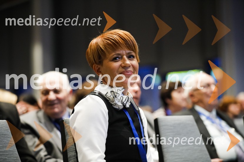 dr. Aleksandra Pivec, ministrica za kmetijstvo, gozdarstvo in prehrano RS, predsednica stranke DESUSNova predsednica stranke DESUS je Aleksandra Pivec